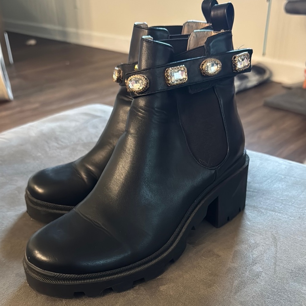 Steve madden amulet Elegant Black Ankle Boots with Embellishments